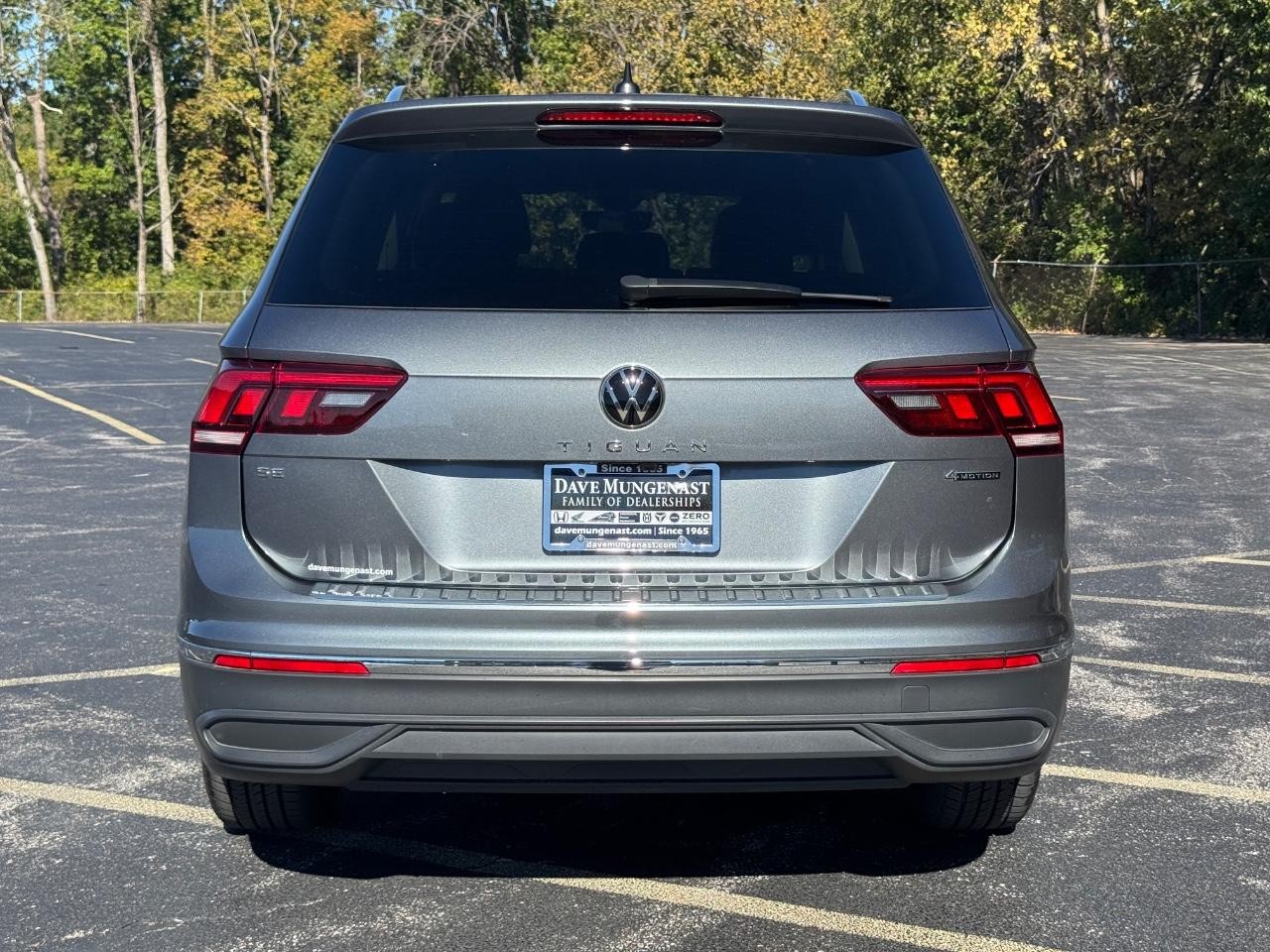 Volkswagen Tiguan Vehicle Full-screen Gallery Image 05