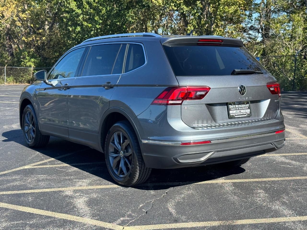 Volkswagen Tiguan Vehicle Full-screen Gallery Image 06