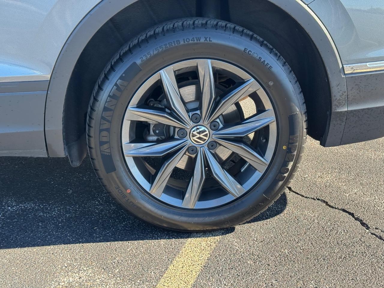 Volkswagen Tiguan Vehicle Full-screen Gallery Image 07