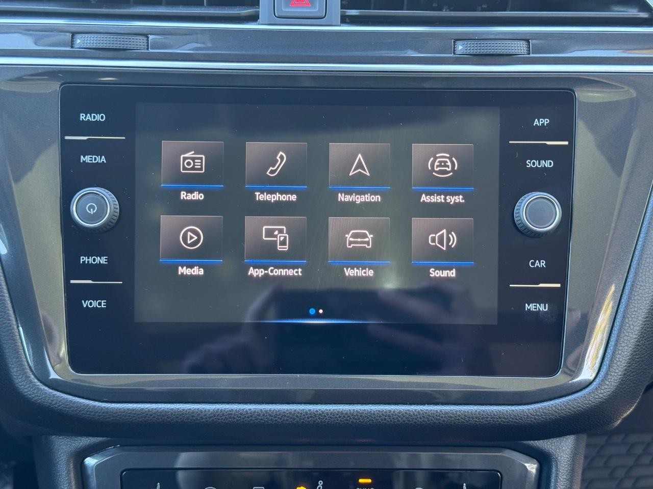 Volkswagen Tiguan Vehicle Full-screen Gallery Image 13