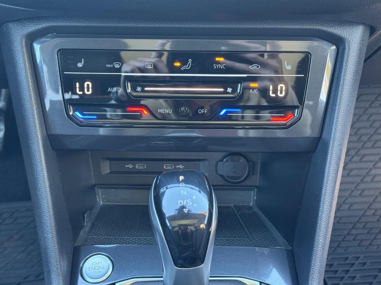 Volkswagen Tiguan Vehicle Full-screen Gallery Image 14