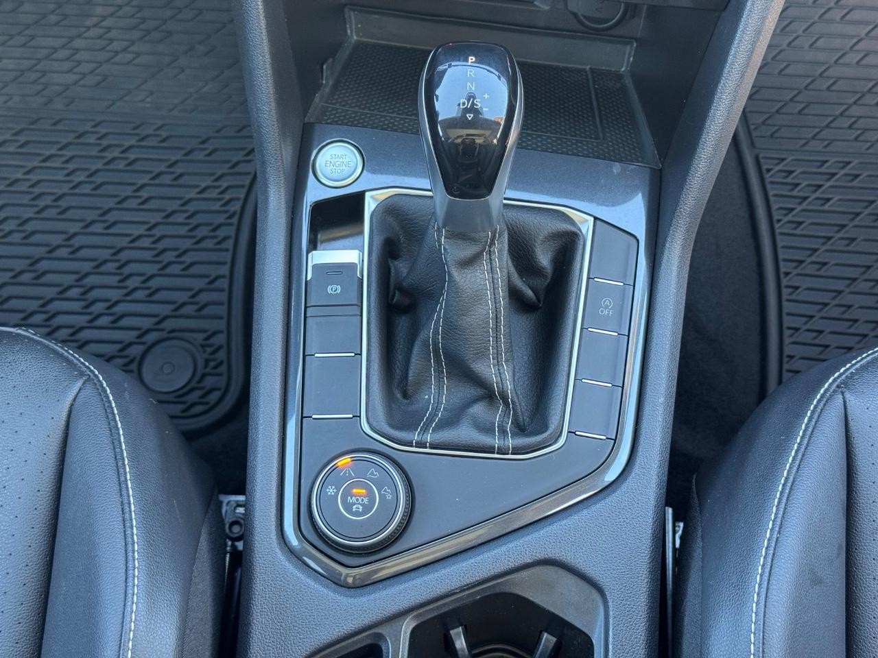 Volkswagen Tiguan Vehicle Full-screen Gallery Image 15