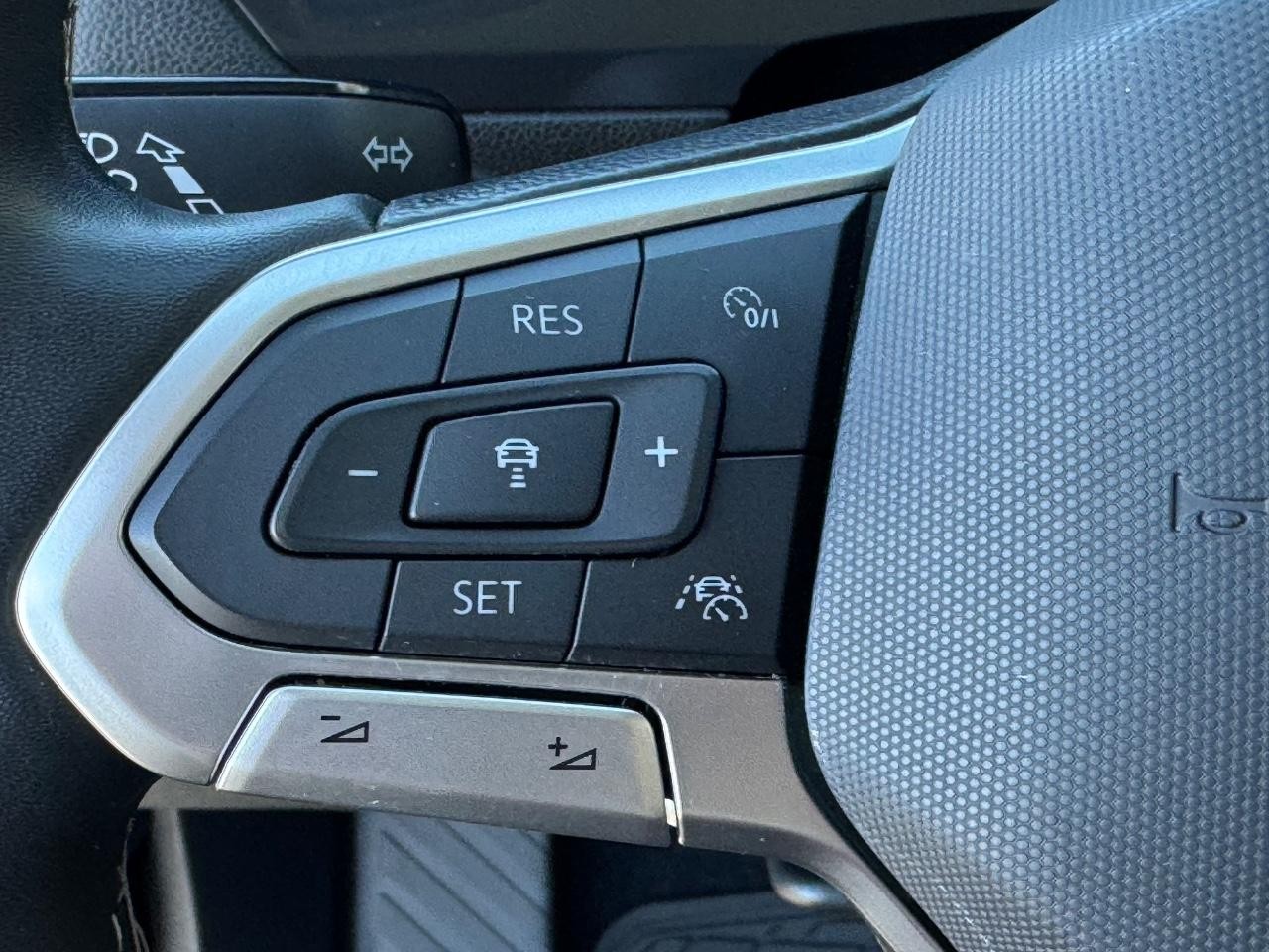 Volkswagen Tiguan Vehicle Full-screen Gallery Image 21