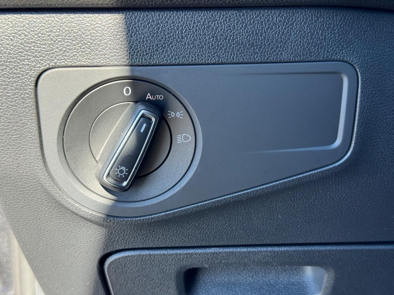 Volkswagen Tiguan Vehicle Full-screen Gallery Image 23