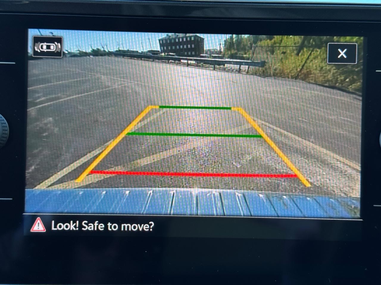 Volkswagen Tiguan Vehicle Full-screen Gallery Image 24