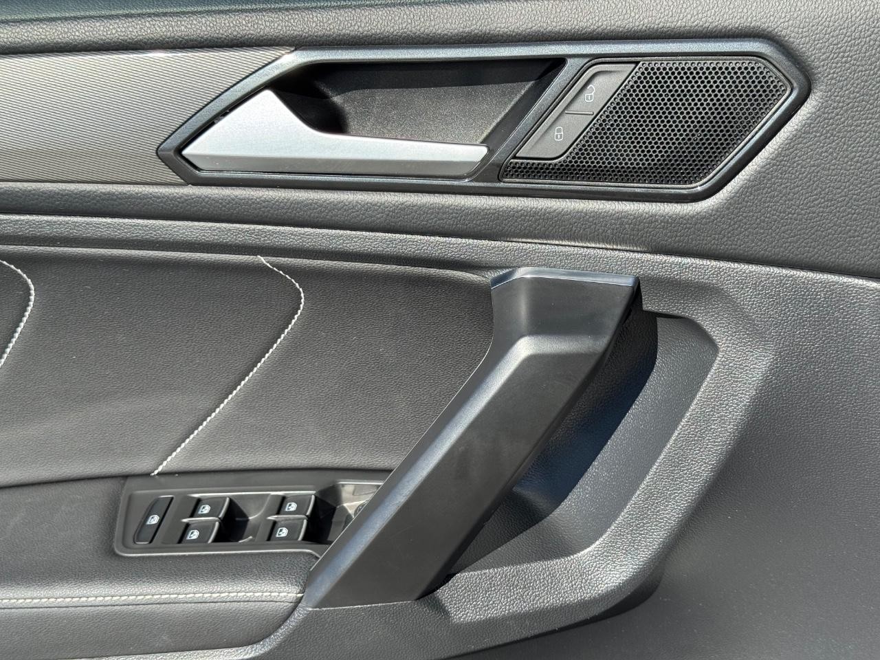 Volkswagen Tiguan Vehicle Full-screen Gallery Image 25