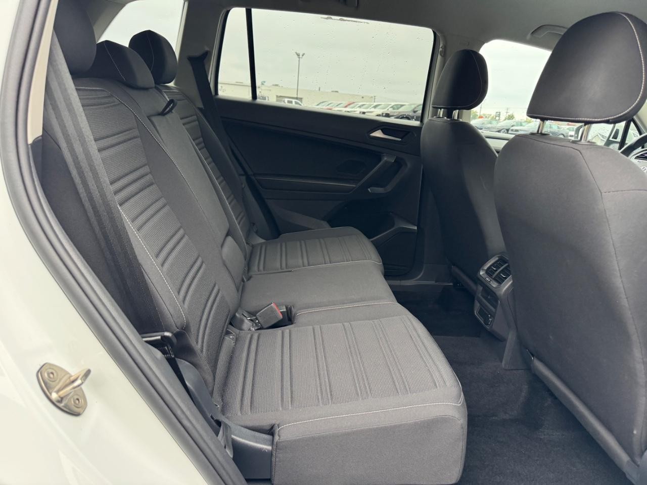 Volkswagen Tiguan Vehicle Full-screen Gallery Image 10