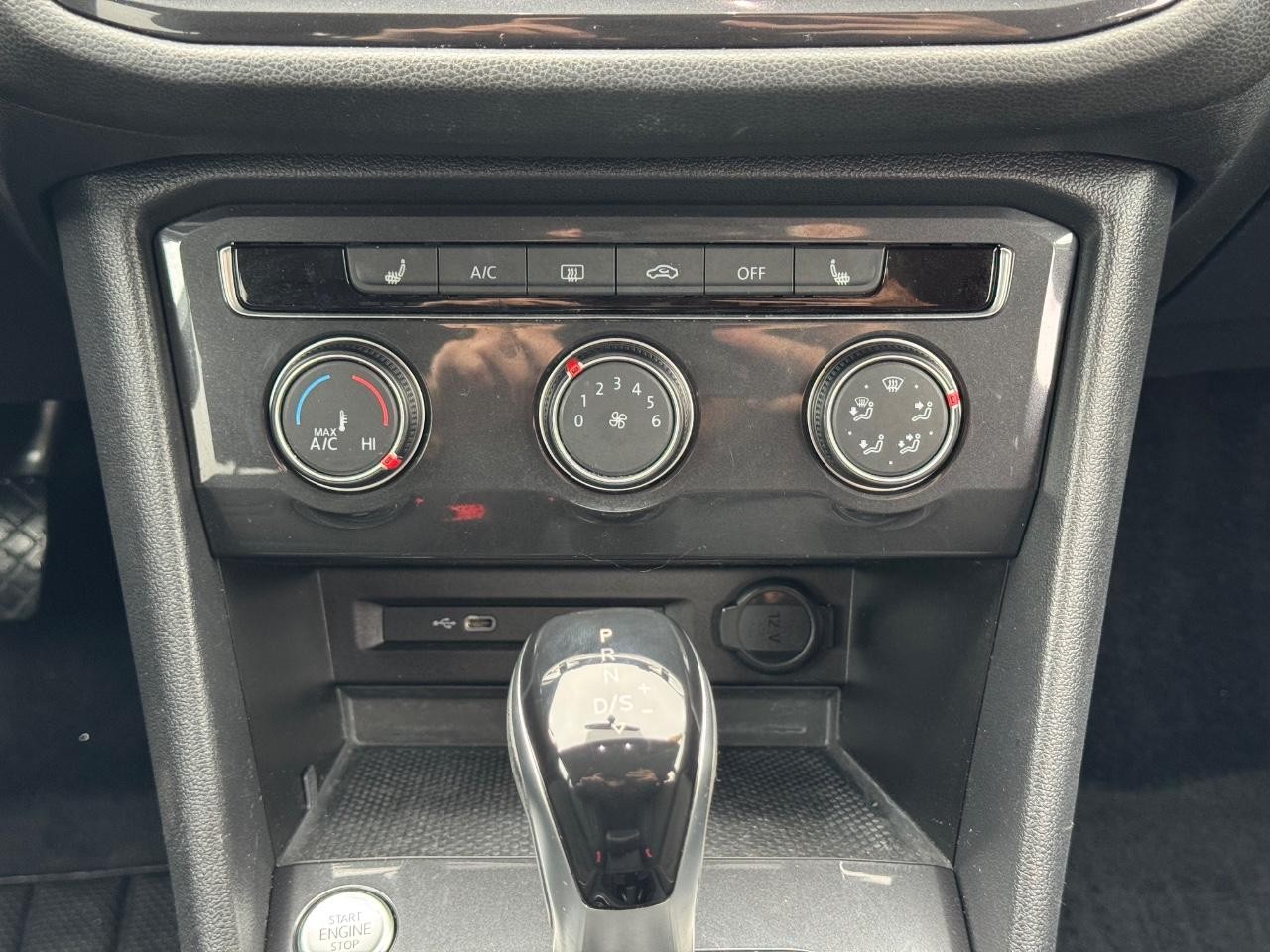 Volkswagen Tiguan Vehicle Full-screen Gallery Image 14