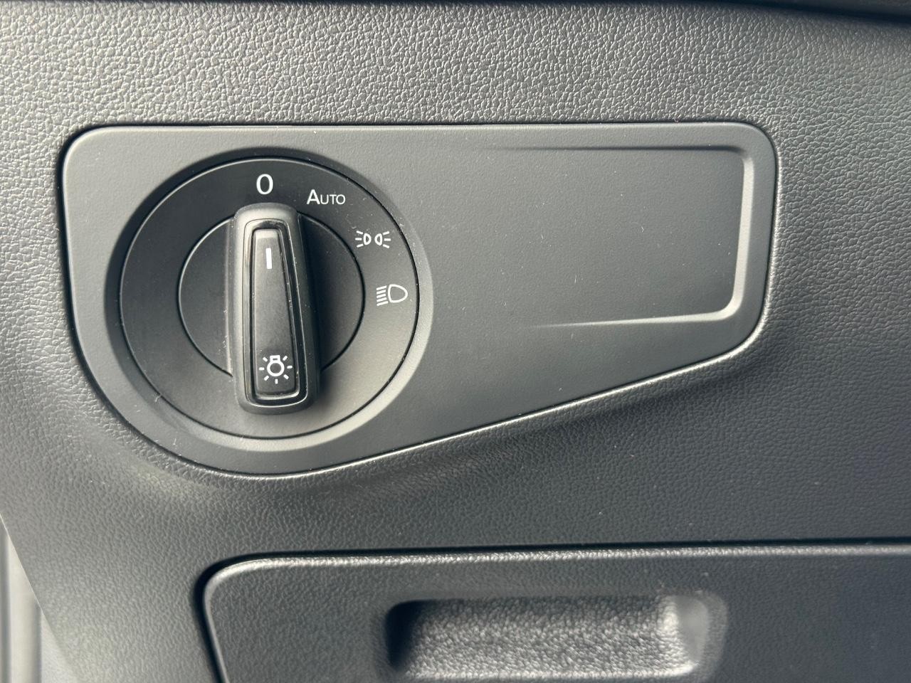 Volkswagen Tiguan Vehicle Full-screen Gallery Image 22