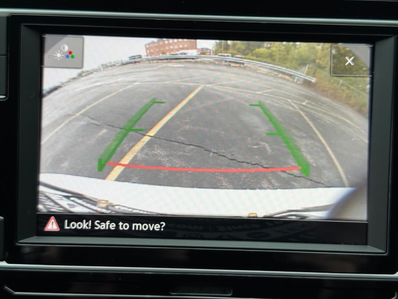 Volkswagen Tiguan Vehicle Full-screen Gallery Image 23