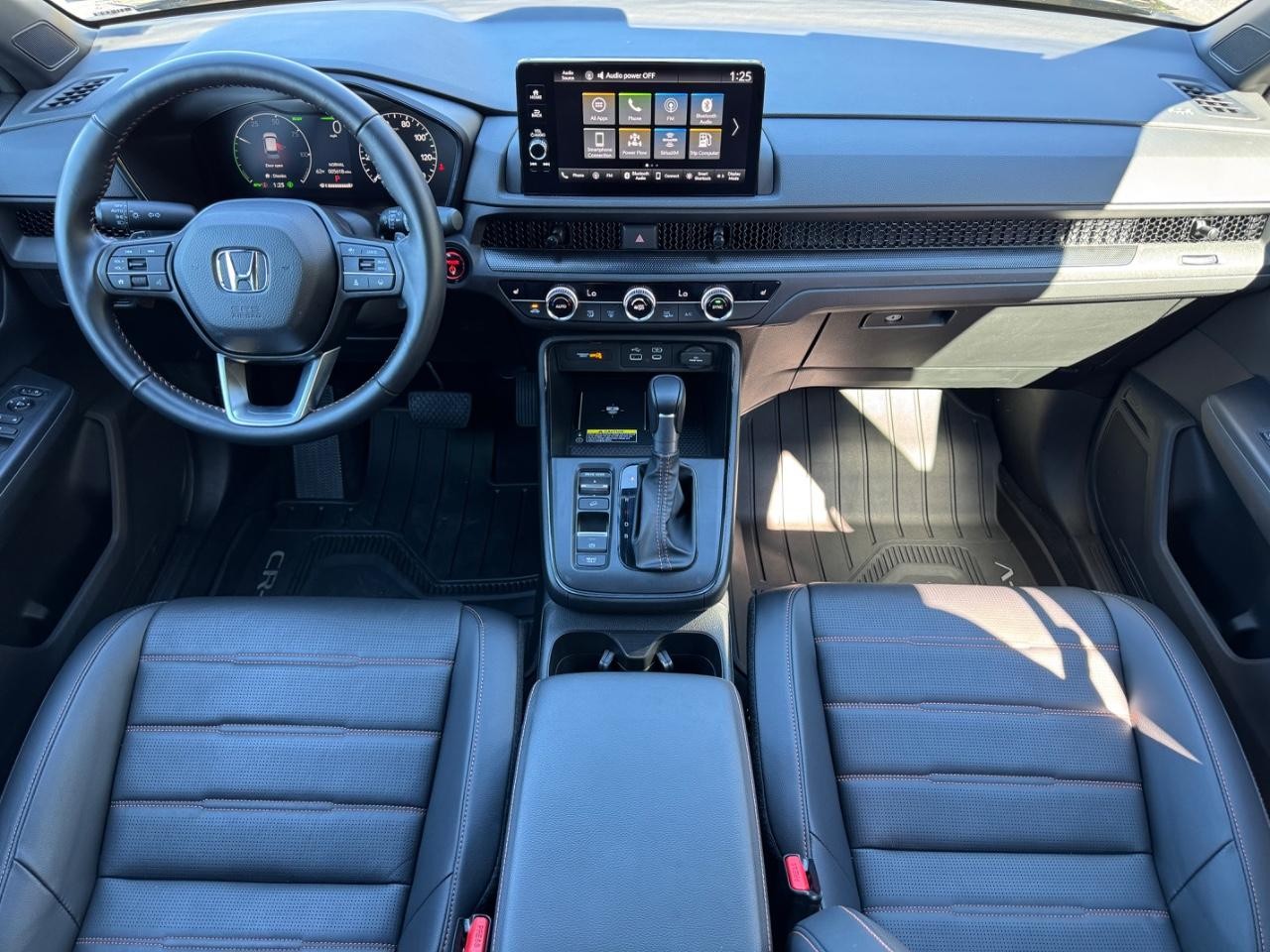 Honda CR-V Hybrid Vehicle Full-screen Gallery Image 11