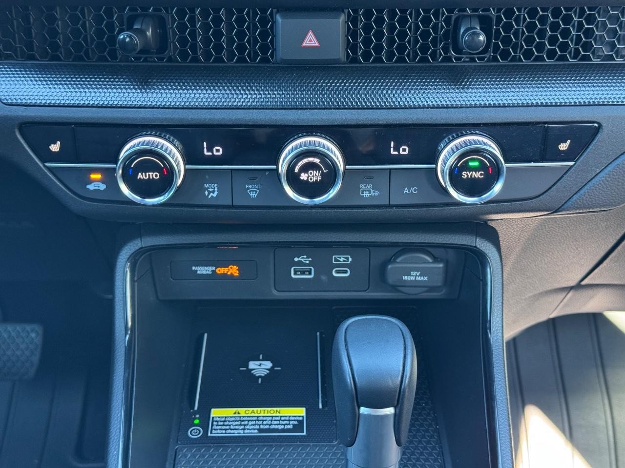 Honda CR-V Hybrid Vehicle Full-screen Gallery Image 14