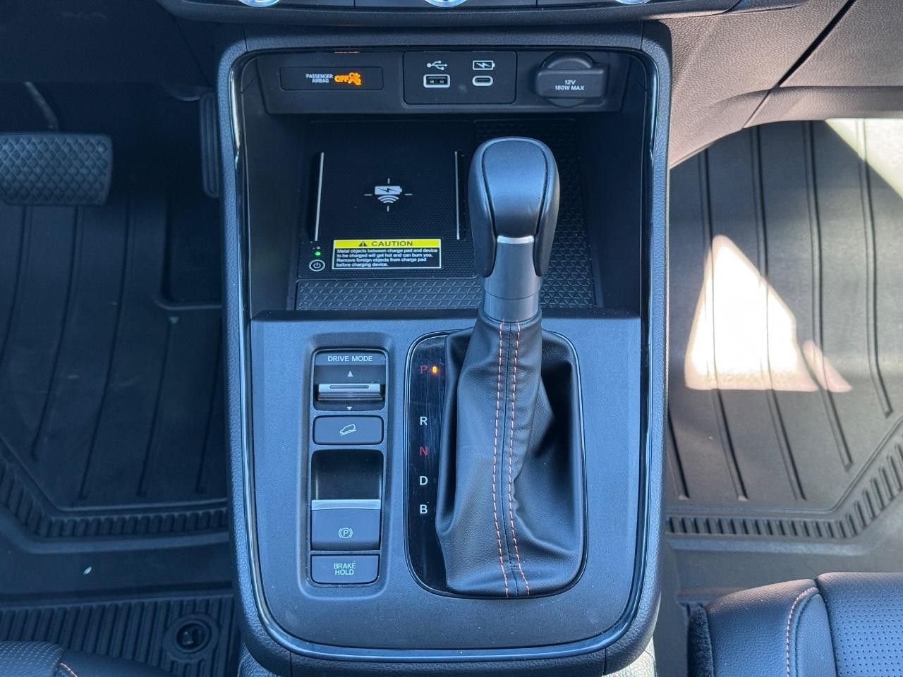 Honda CR-V Hybrid Vehicle Full-screen Gallery Image 15