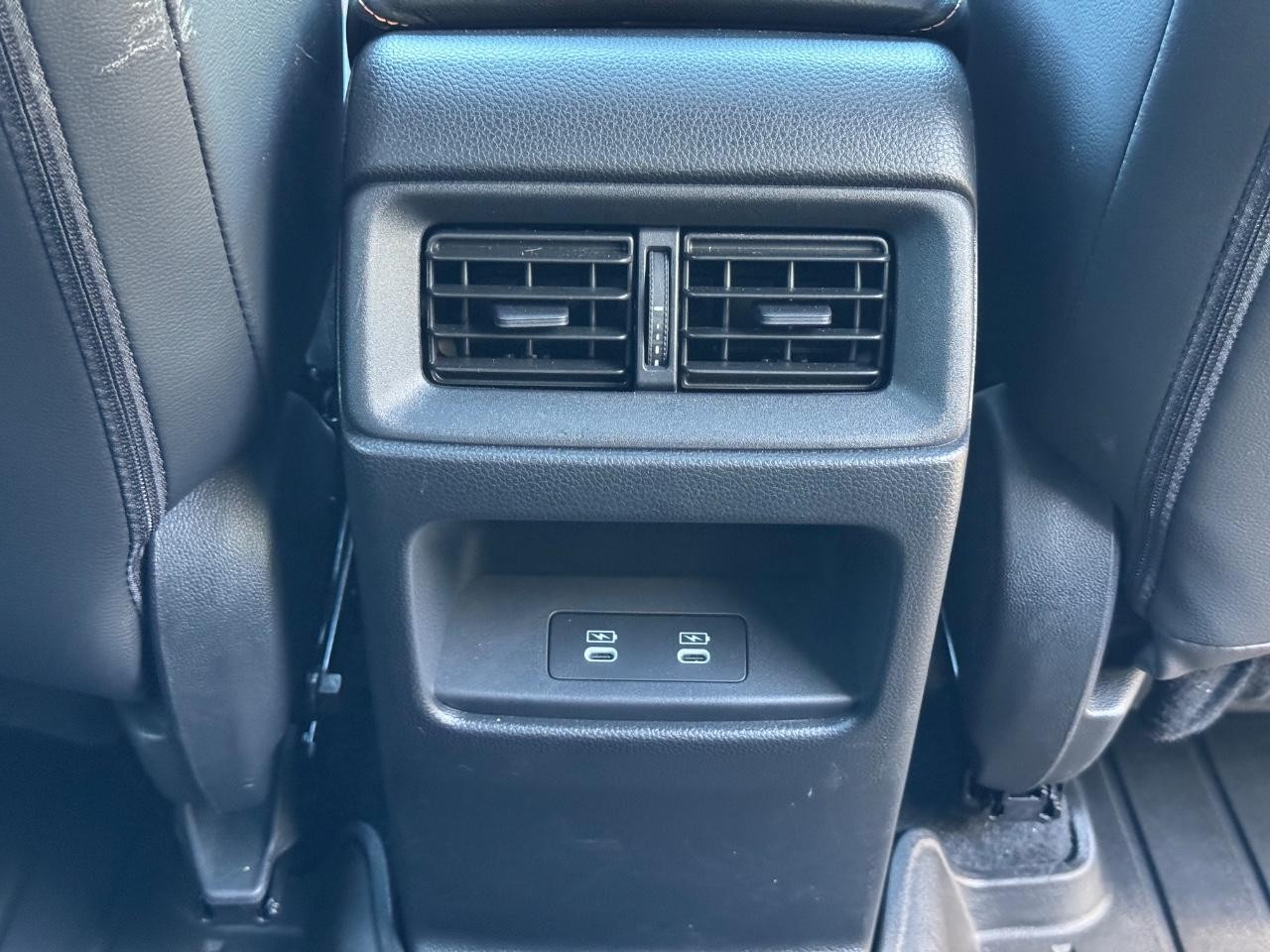 Honda CR-V Hybrid Vehicle Full-screen Gallery Image 16