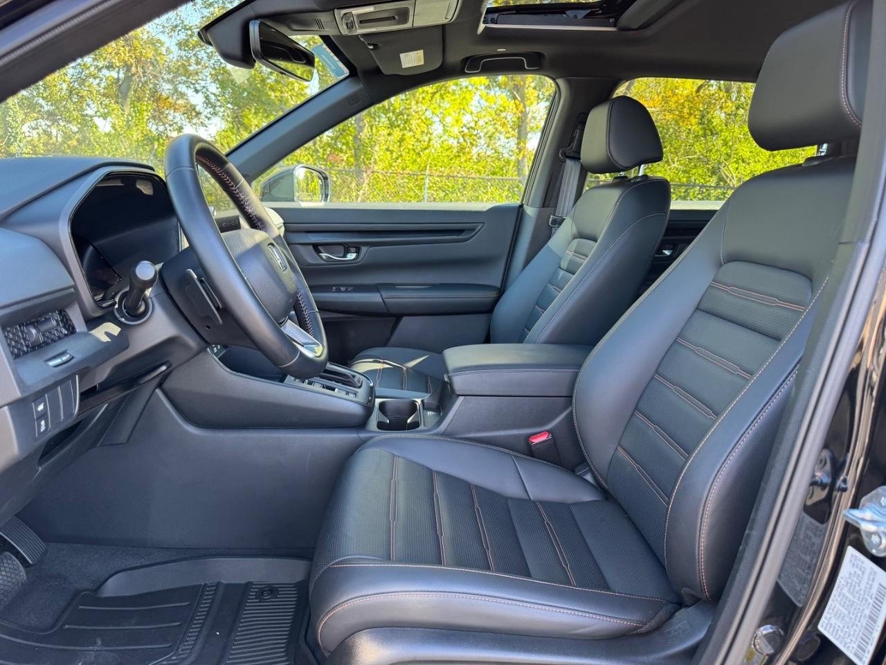 Honda CR-V Hybrid Vehicle Full-screen Gallery Image 18