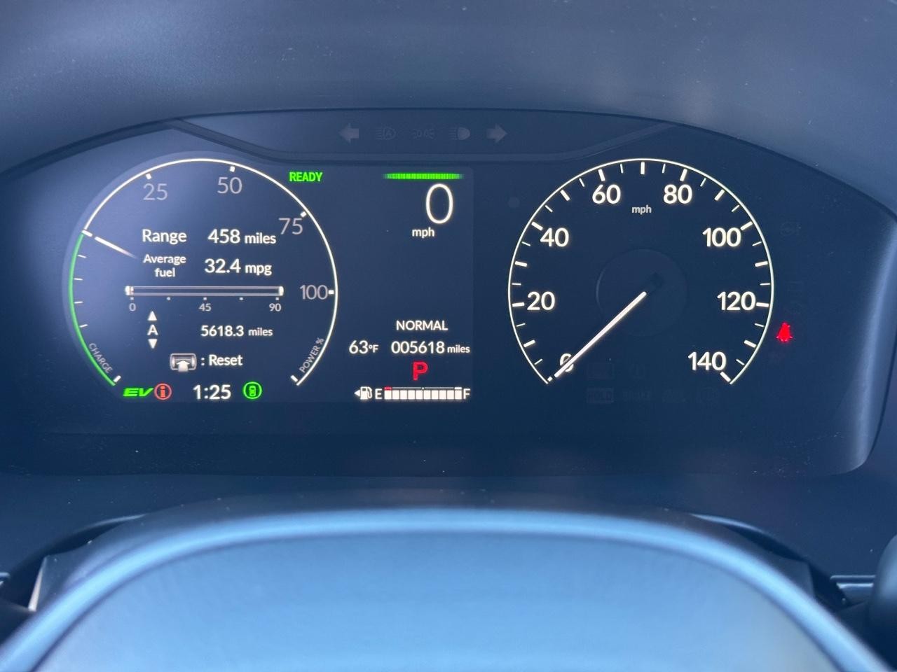 Honda CR-V Hybrid Vehicle Full-screen Gallery Image 20