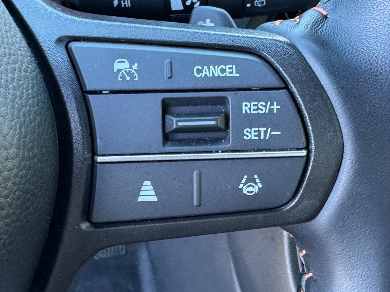 Honda CR-V Hybrid Vehicle Full-screen Gallery Image 22