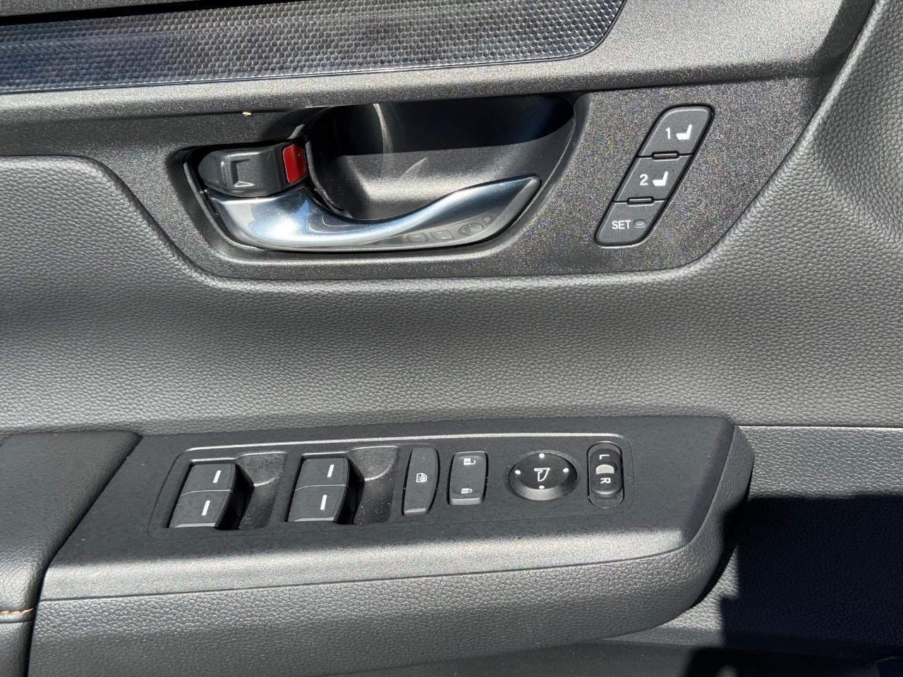 Honda CR-V Hybrid Vehicle Full-screen Gallery Image 25