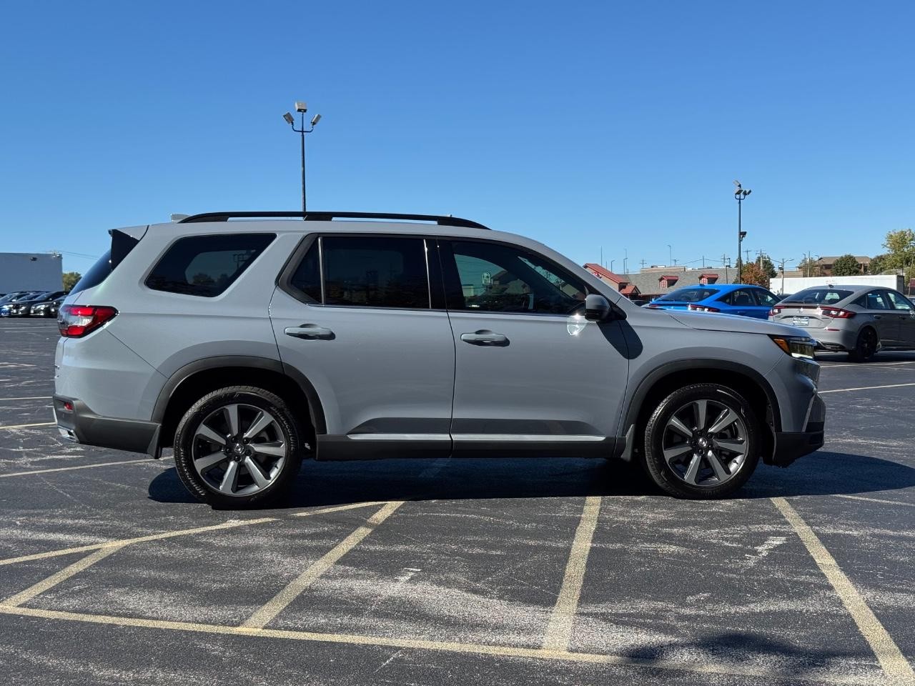 Honda Pilot Vehicle Full-screen Gallery Image 02