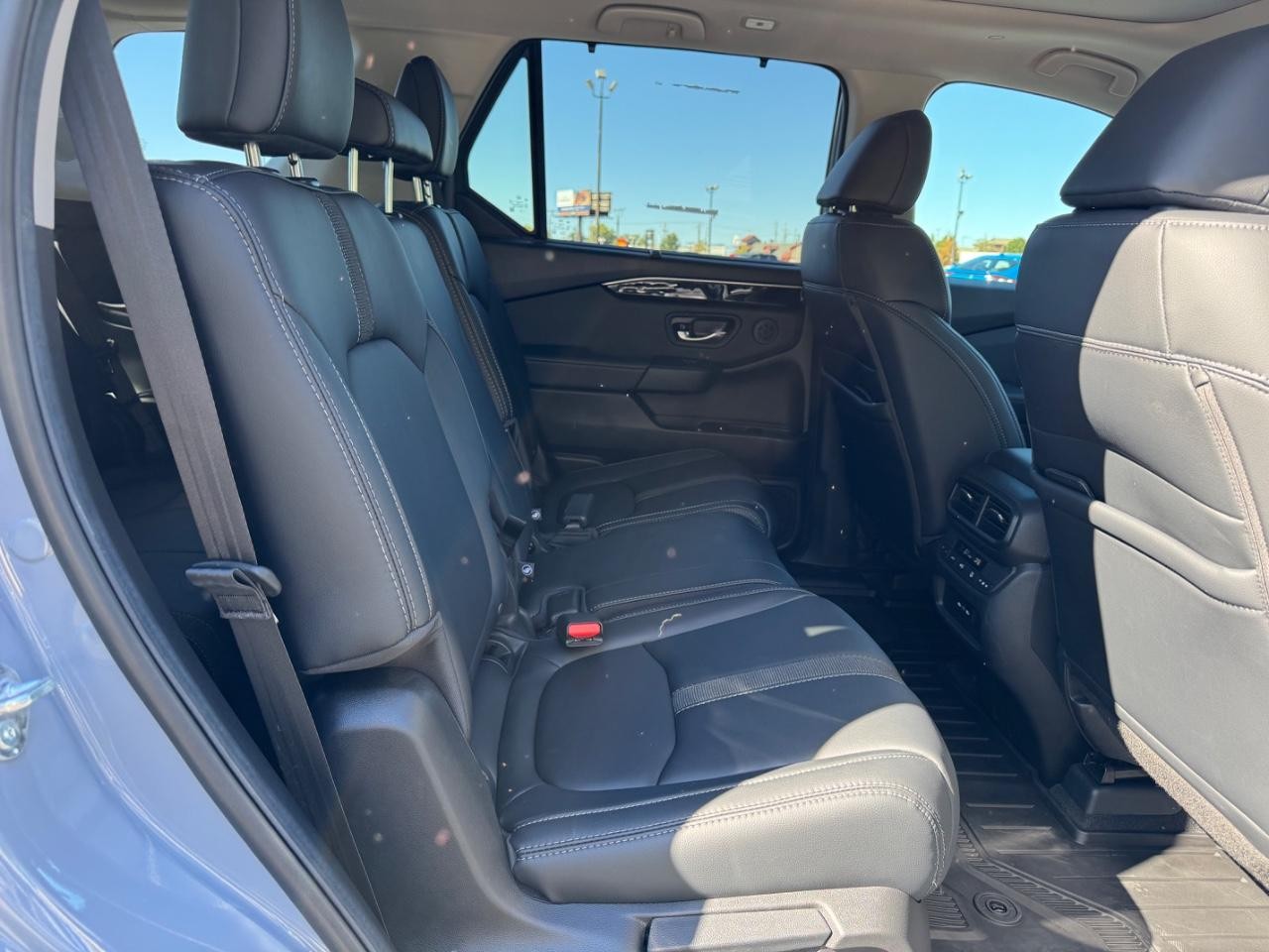 Honda Pilot Vehicle Full-screen Gallery Image 10