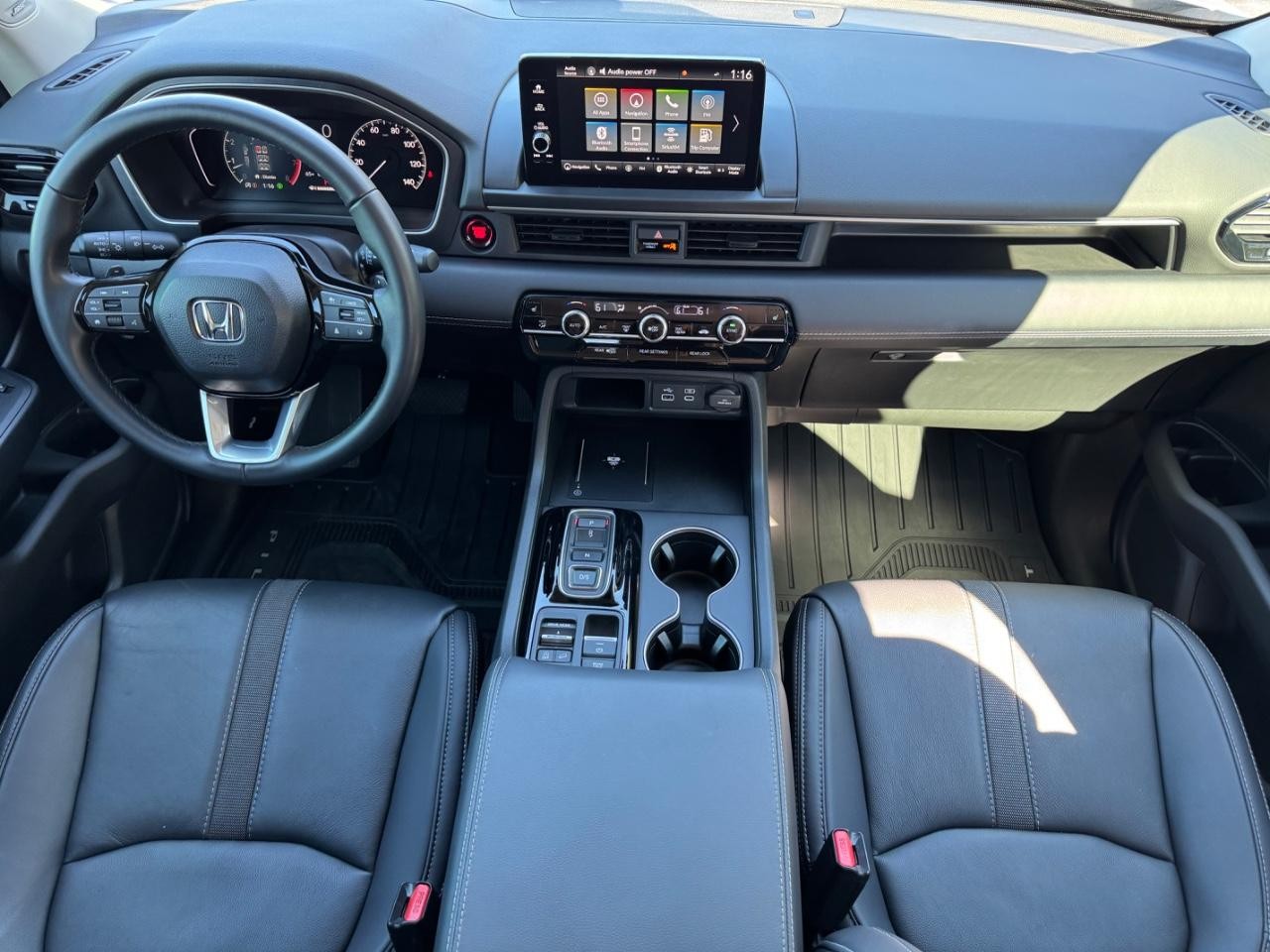 Honda Pilot Vehicle Full-screen Gallery Image 12