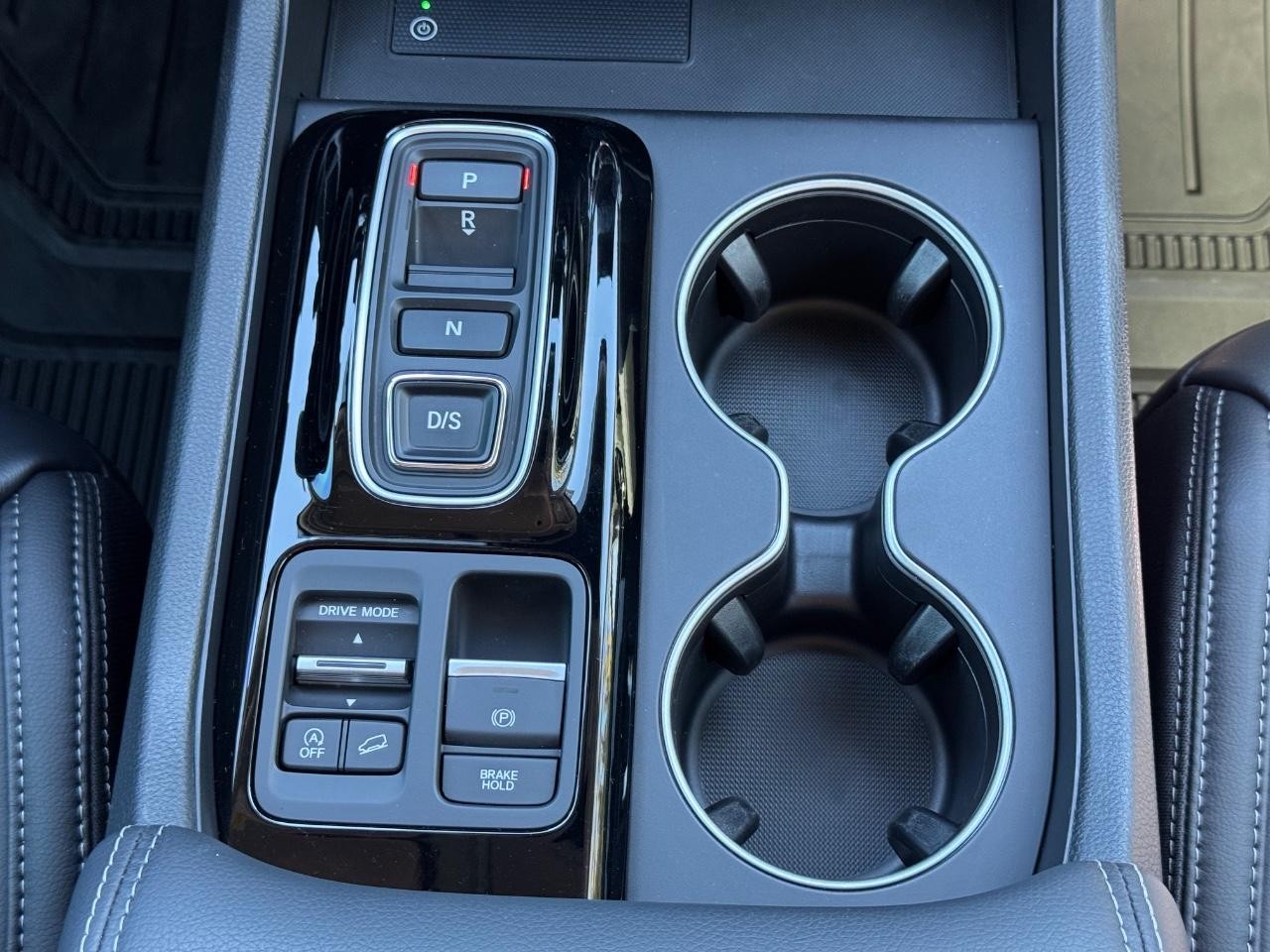 Honda Pilot Vehicle Full-screen Gallery Image 16