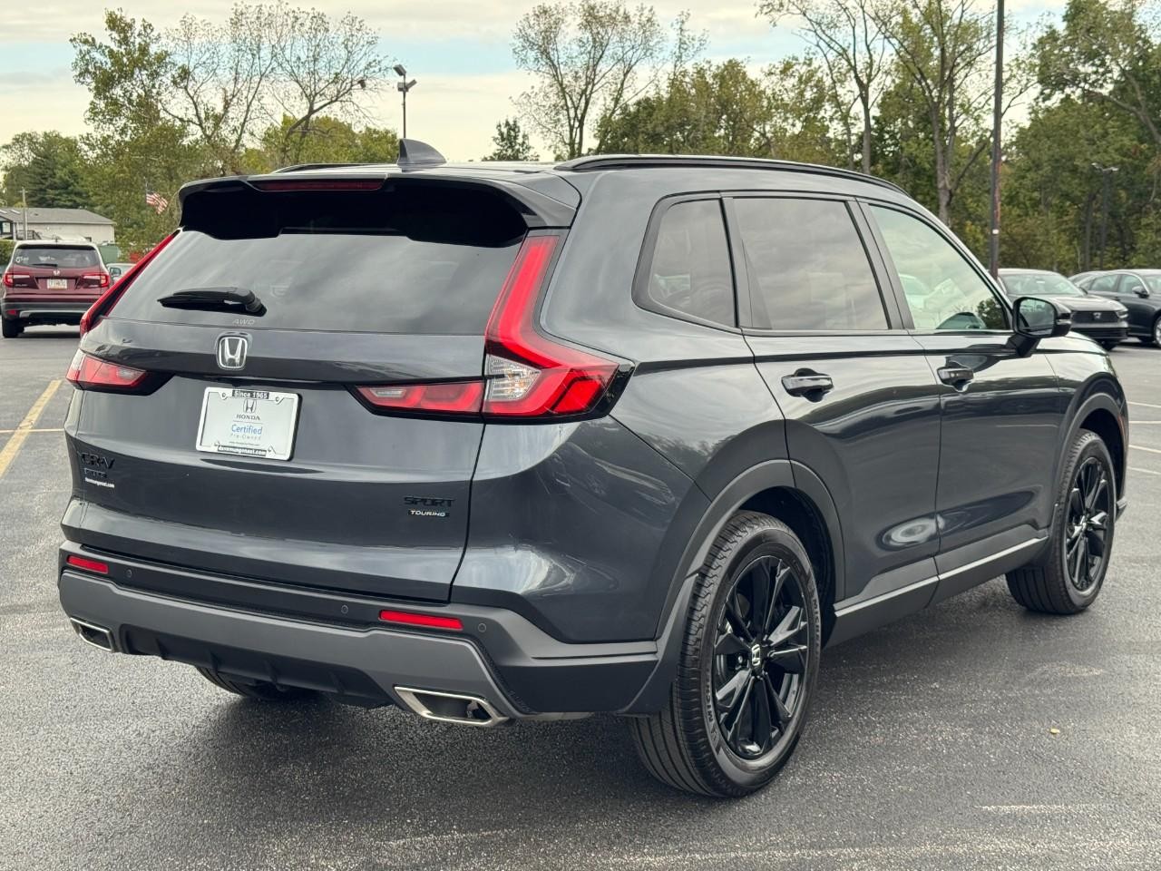 Honda CR-V Hybrid Vehicle Full-screen Gallery Image 03