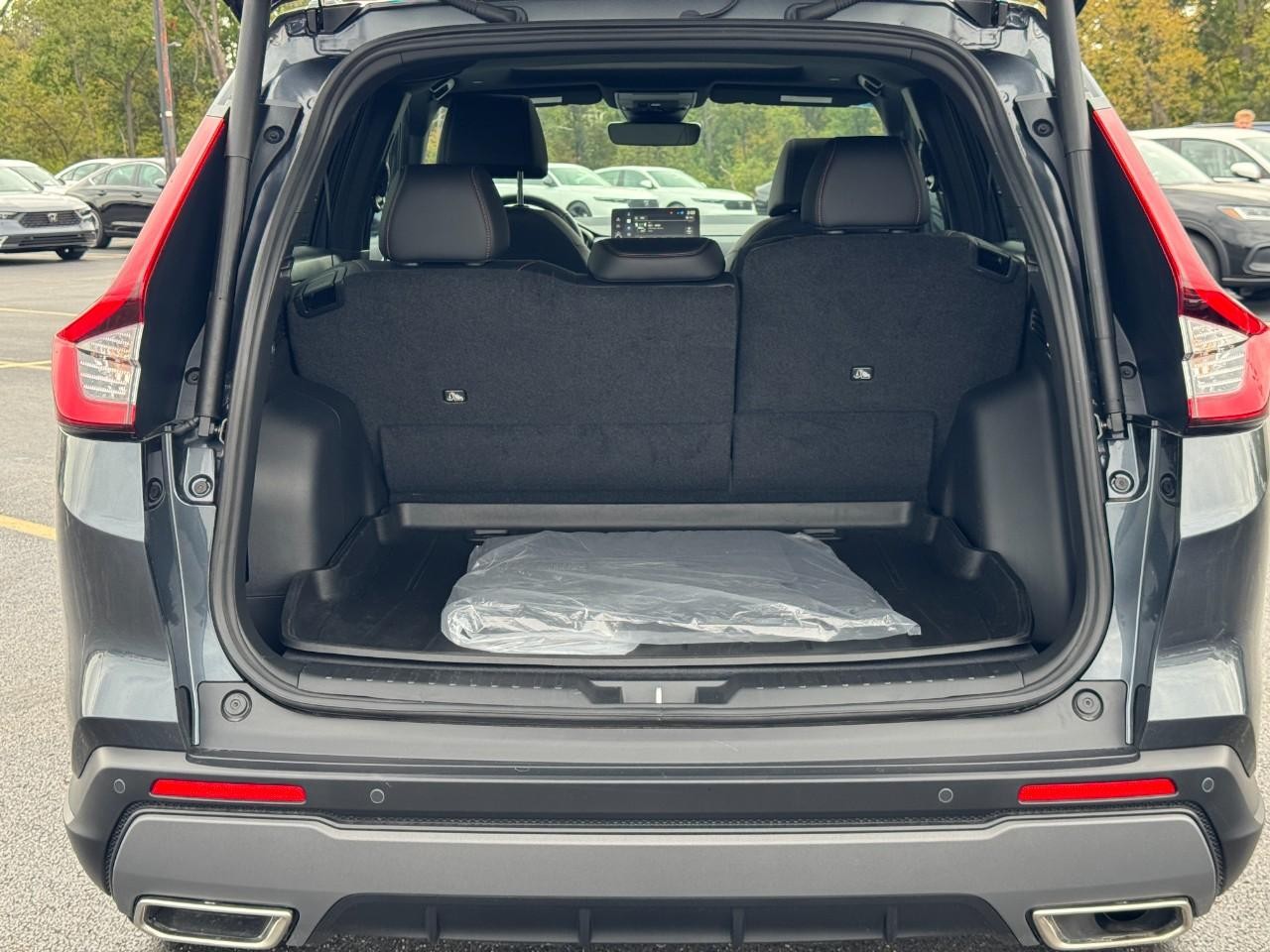 Honda CR-V Hybrid Vehicle Full-screen Gallery Image 04