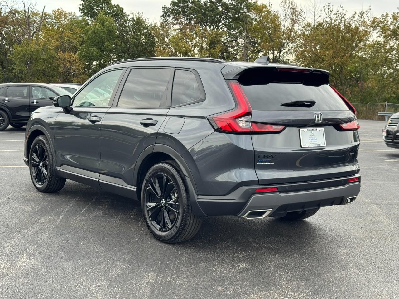 Honda CR-V Hybrid Vehicle Full-screen Gallery Image 06