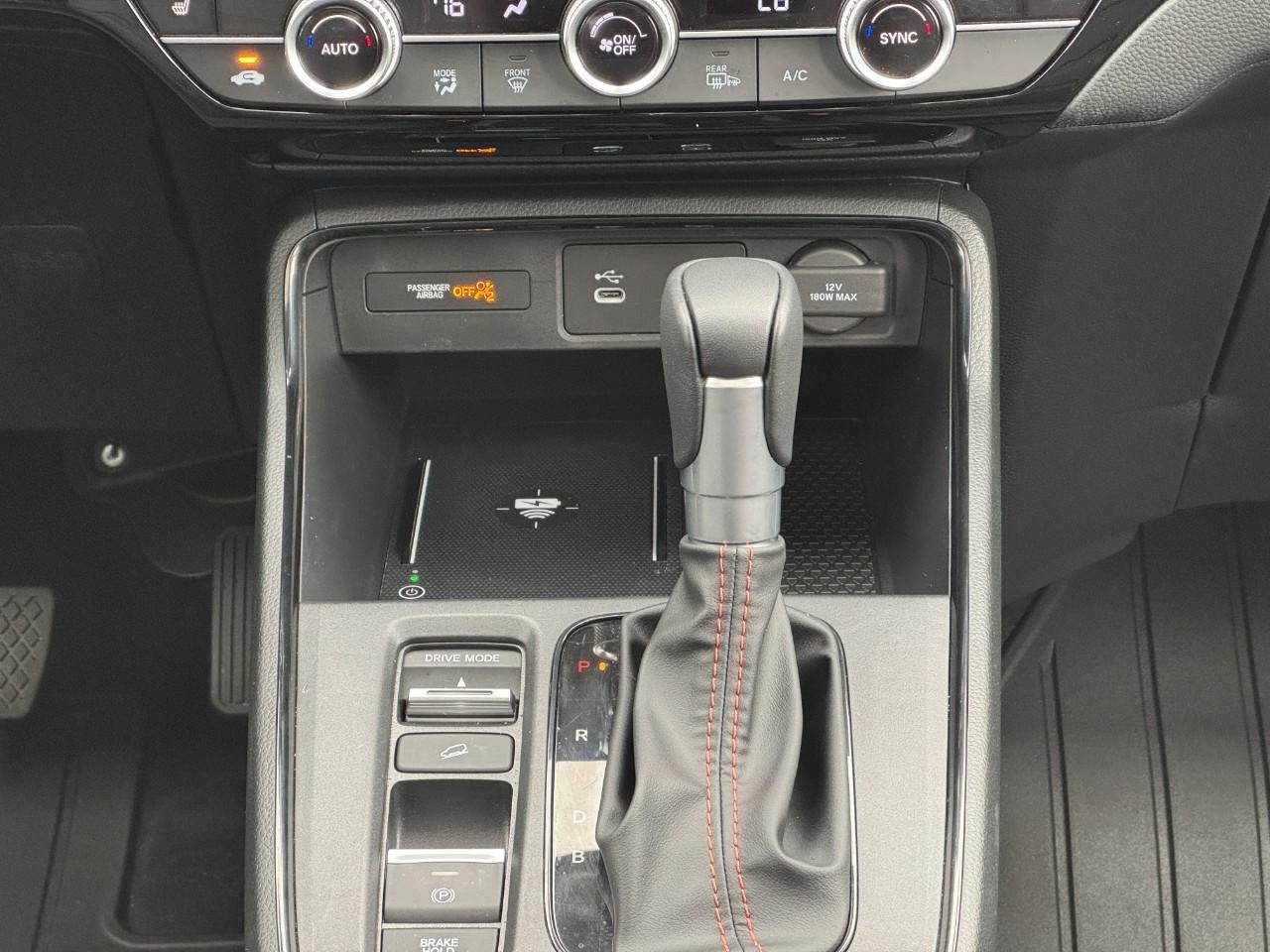 Honda CR-V Hybrid Vehicle Full-screen Gallery Image 14