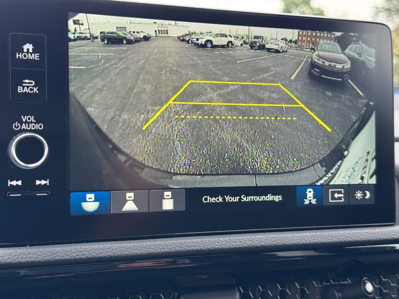 Honda CR-V Hybrid Vehicle Full-screen Gallery Image 20