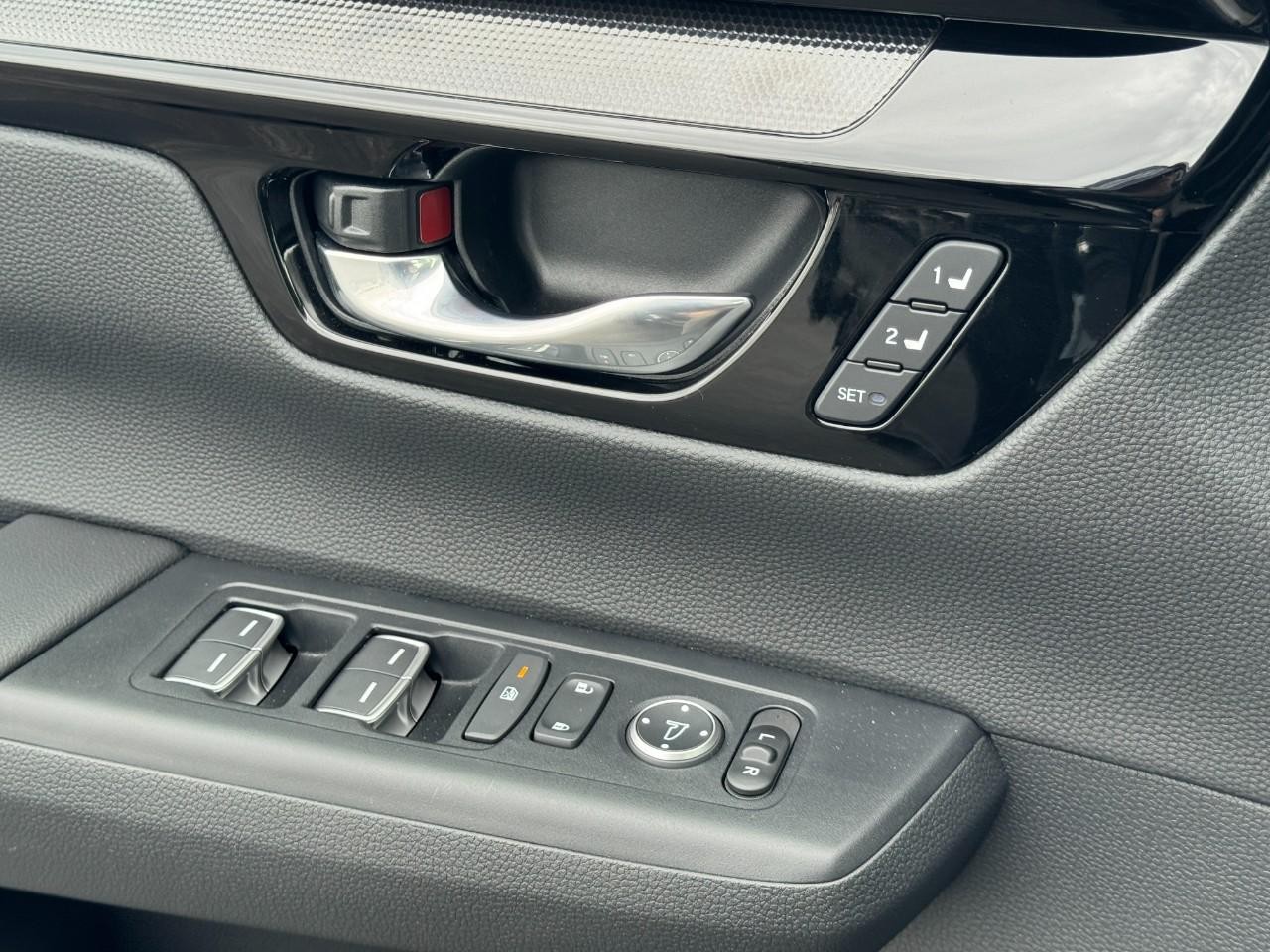 Honda CR-V Hybrid Vehicle Full-screen Gallery Image 24