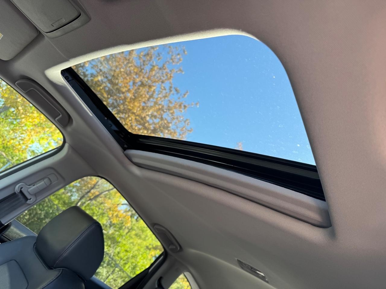 Honda CR-V Vehicle Full-screen Gallery Image 18