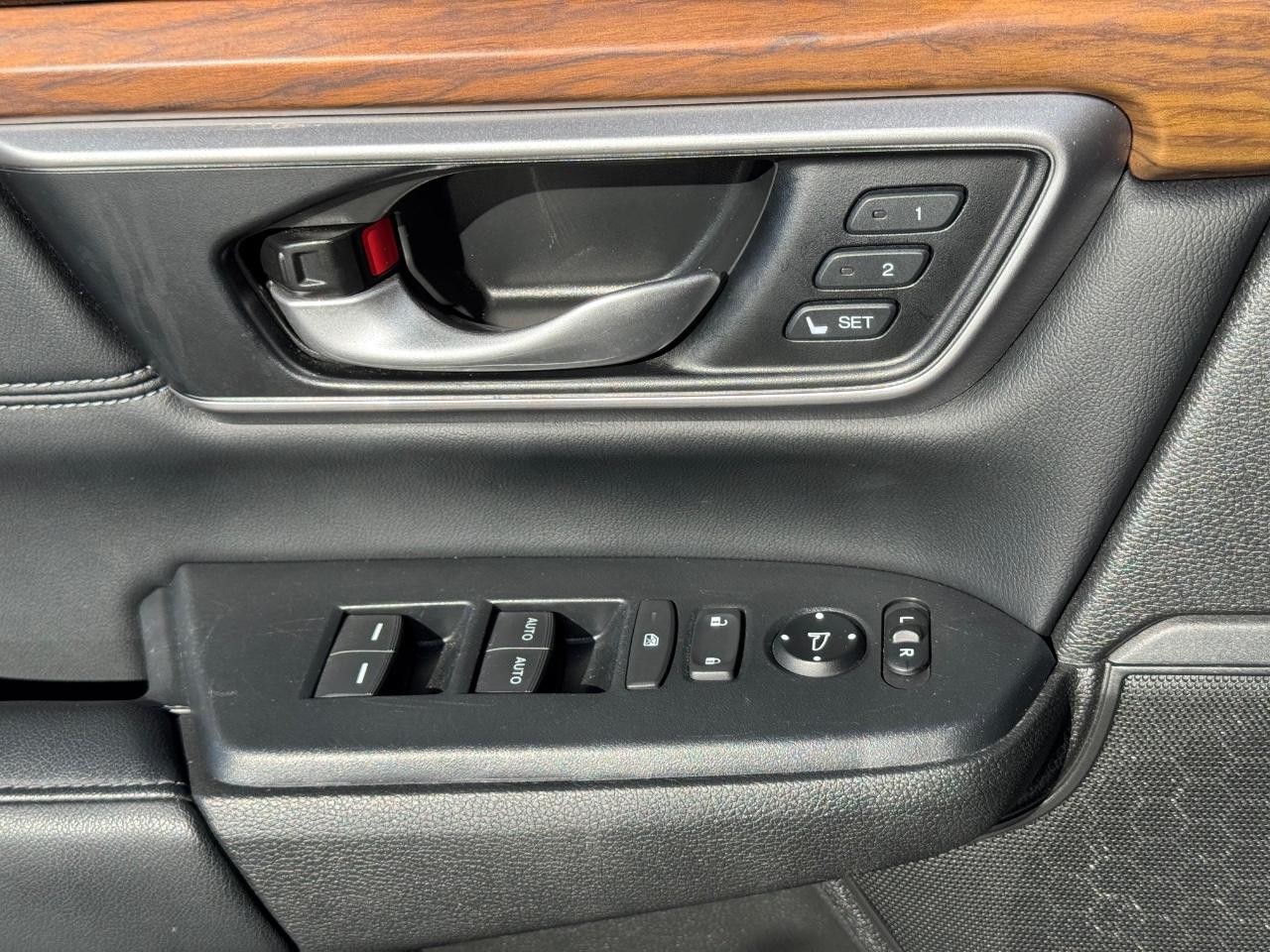 Honda CR-V Vehicle Full-screen Gallery Image 25