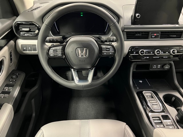 Honda Pilot Vehicle Full-screen Gallery Image 16