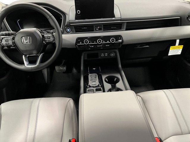 Honda Pilot Vehicle Full-screen Gallery Image 17