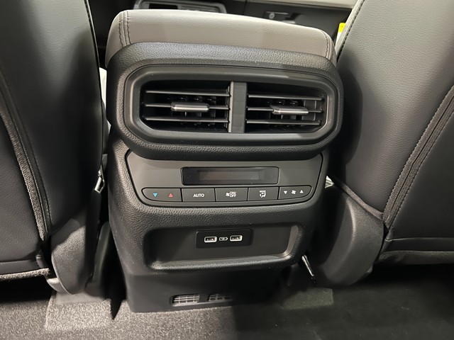 Honda Pilot Vehicle Full-screen Gallery Image 29