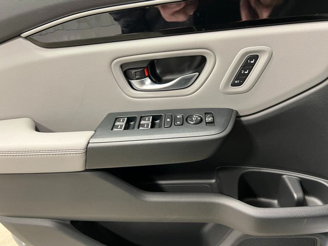 Honda Pilot Vehicle Full-screen Gallery Image 15