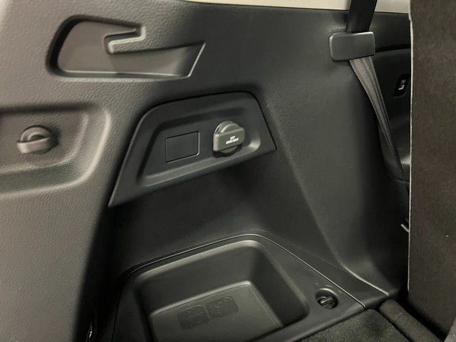 Honda Pilot Vehicle Full-screen Gallery Image 32