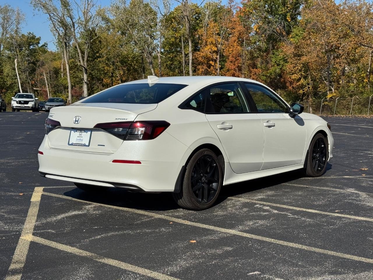 Honda Civic Sedan Hybrid Vehicle Full-screen Gallery Image 03