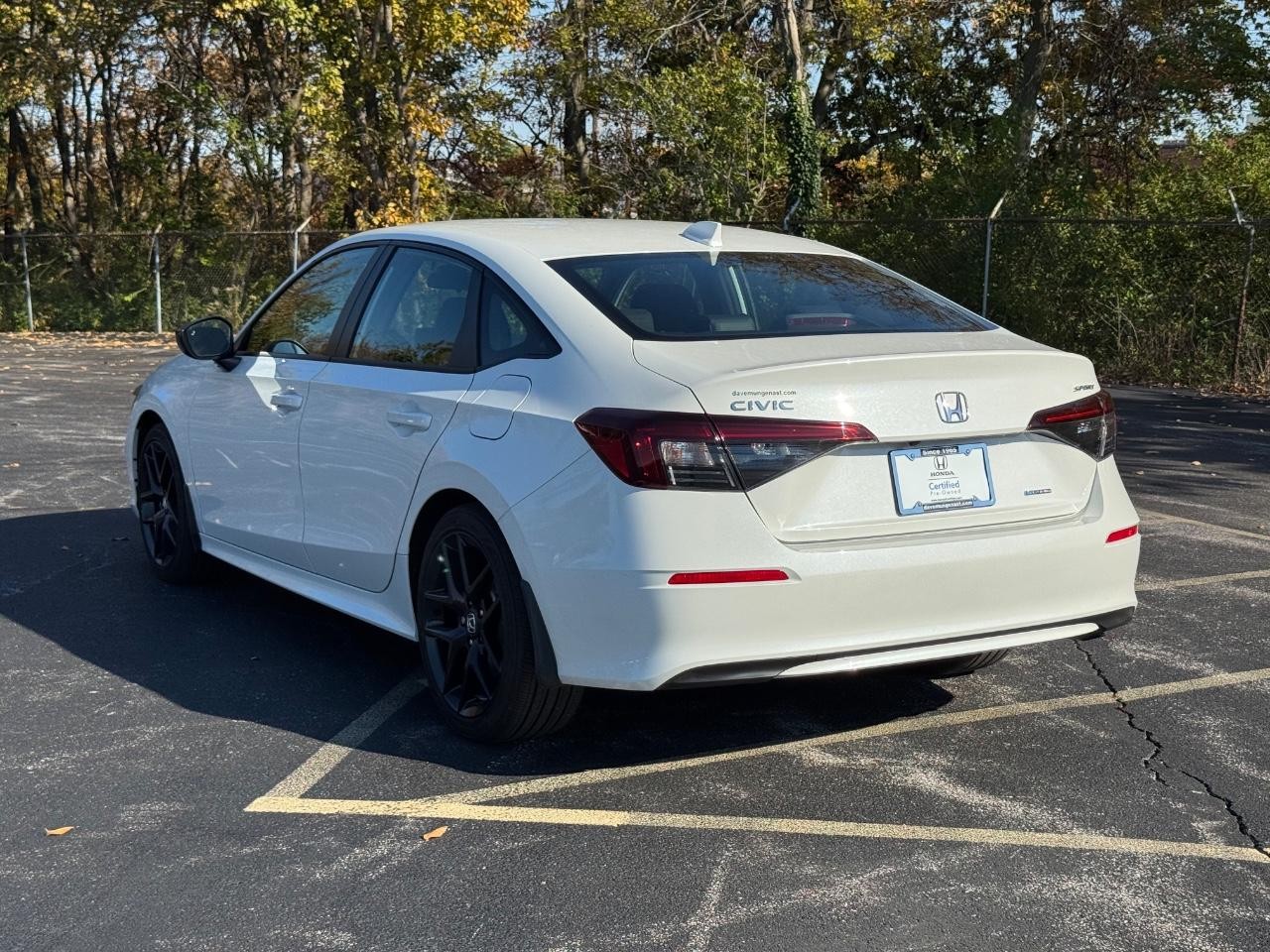 Honda Civic Sedan Hybrid Vehicle Full-screen Gallery Image 06