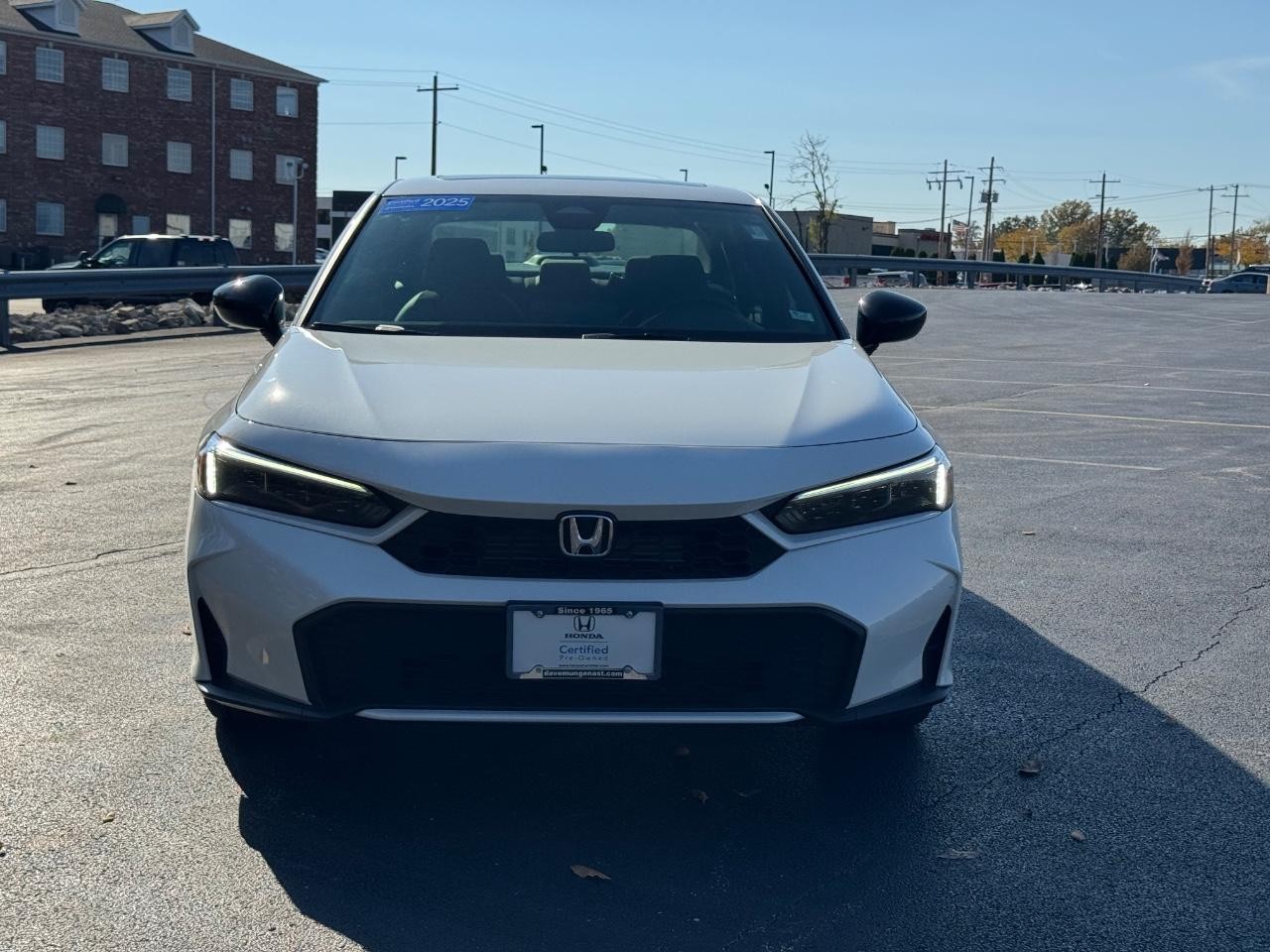 Honda Civic Sedan Hybrid Vehicle Full-screen Gallery Image 09