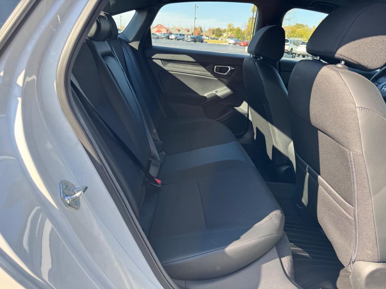 Honda Civic Sedan Hybrid Vehicle Full-screen Gallery Image 10