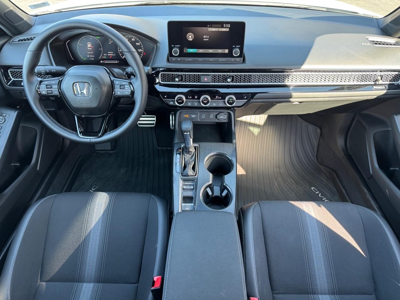 Honda Civic Sedan Hybrid Vehicle Full-screen Gallery Image 11