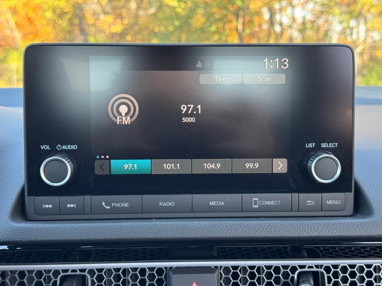 Honda Civic Sedan Hybrid Vehicle Full-screen Gallery Image 13