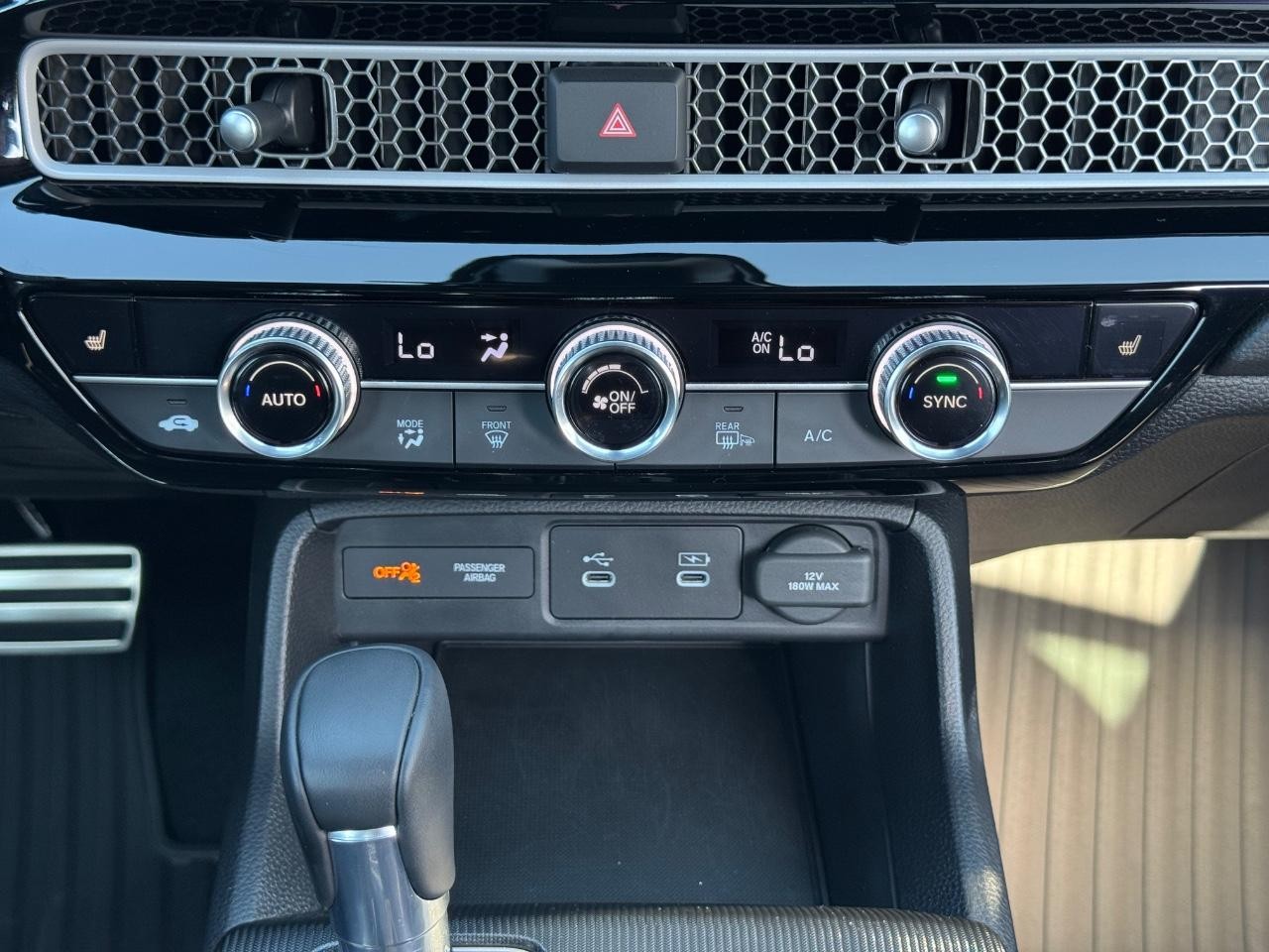 Honda Civic Sedan Hybrid Vehicle Full-screen Gallery Image 14