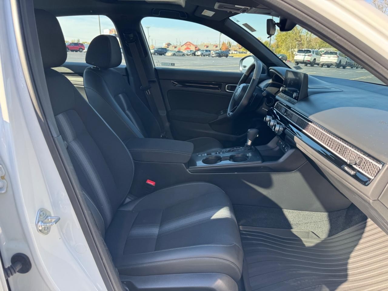 Honda Civic Sedan Hybrid Vehicle Full-screen Gallery Image 16