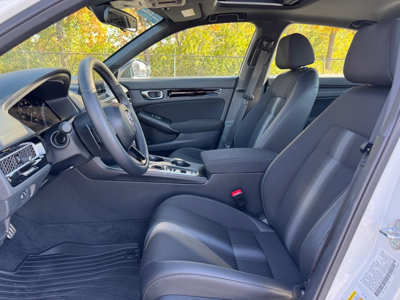 Honda Civic Sedan Hybrid Vehicle Full-screen Gallery Image 17