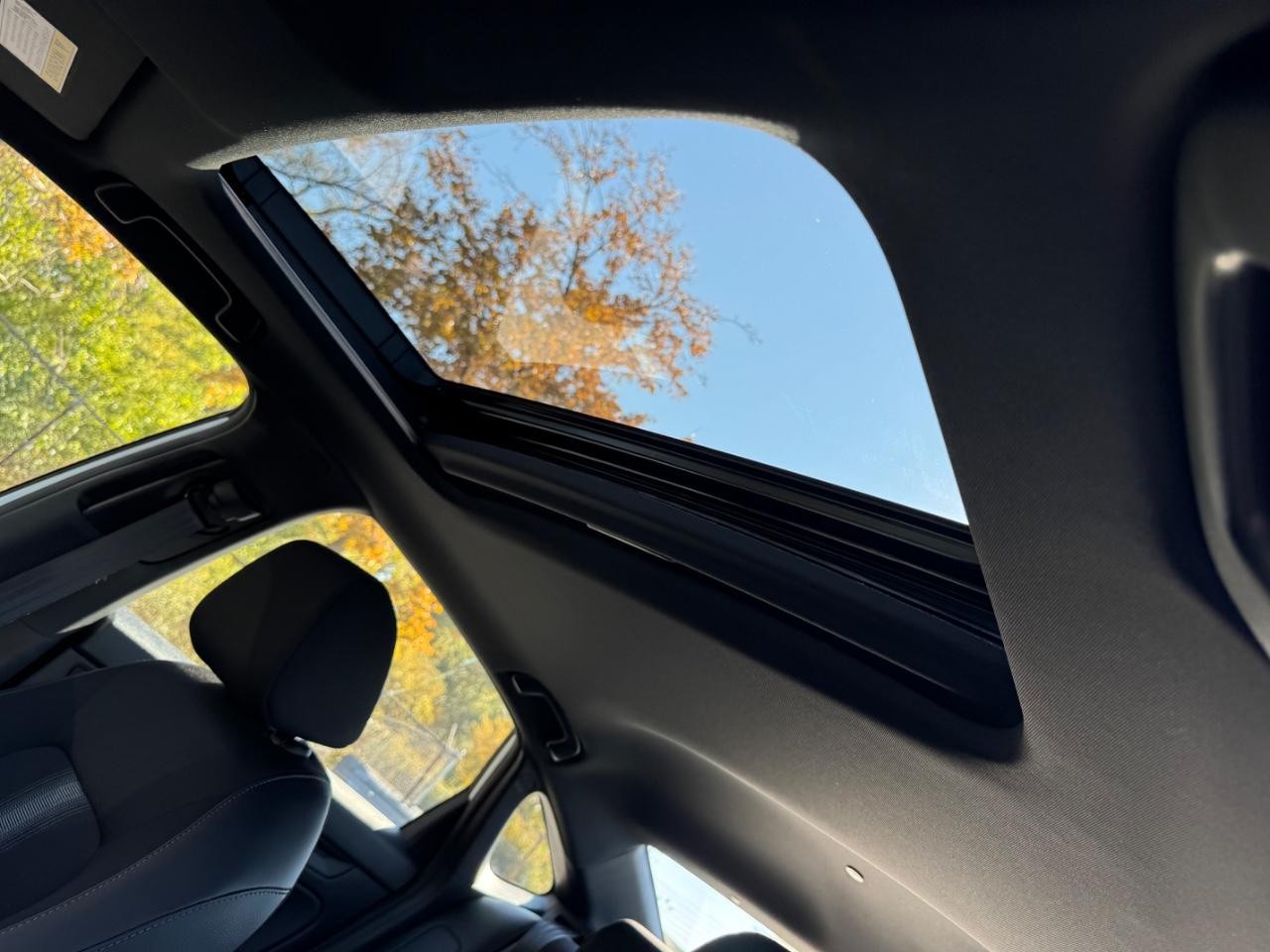 Honda Civic Sedan Hybrid Vehicle Full-screen Gallery Image 18