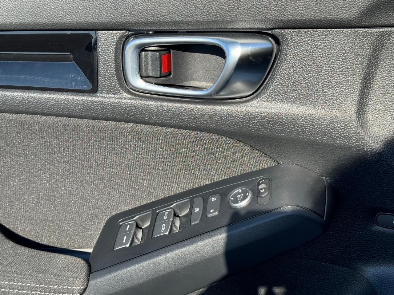 Honda Civic Sedan Hybrid Vehicle Full-screen Gallery Image 24